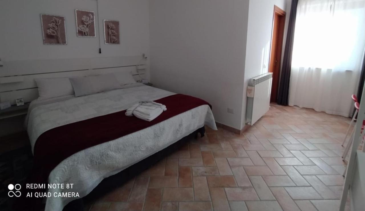 La Casa Di Alberto Камерино Екстериор снимка